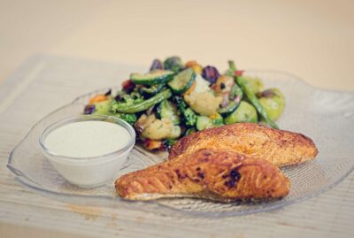 Lachsfilet mit mediterranen Gemüse Fischgericht