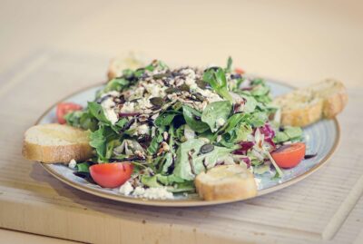 Olympia-Spezial-Salat als Beilage zum Grill-Mix-Teller-Teller oder 'Unsere Spezialitäten'-Teller